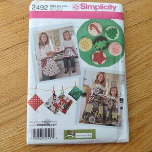 Child and Adult Apron & Play Food Cookies Toys Sewing Pattern Simplicity 2492 UC